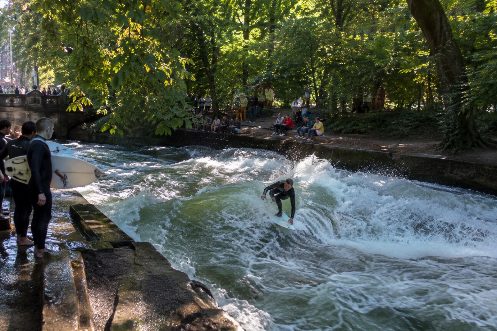 Eisbach surfers, Englischer Garten